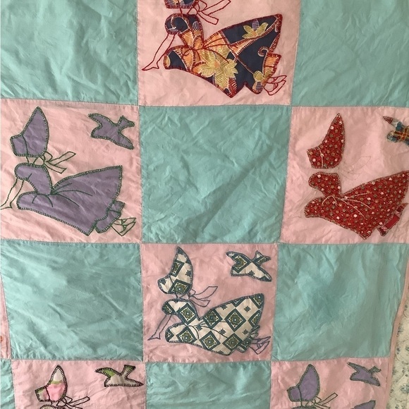 Vintage Machine Stitched Hand Appliqué Hand Stitched Bonnet Girl Bird Quilt - Picture 1 of 13